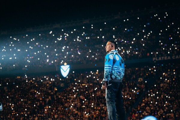 Aventura Wins Best Tour of the Year at Premios Lo Nuestro