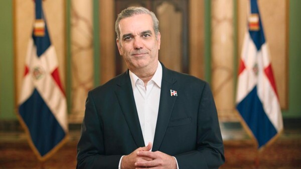 Президент Хавьер Милей поздравляет Луиса Абинадера с его переизбранием на посту президента Доминиканской Республики