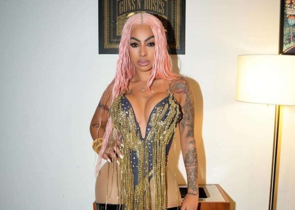 Яйлін ла Мас Віріл проходит операцію на очах для изменения цвета