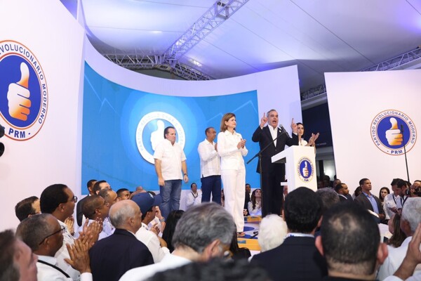 Президент Луис Абинадер выигрывает выборы в Доминиканской Республике